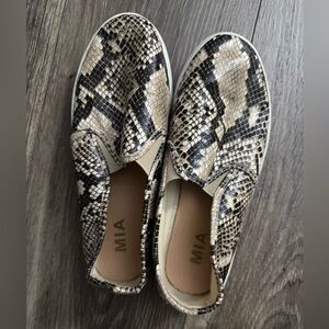 MIA Black and Tan Snake Print Loafers